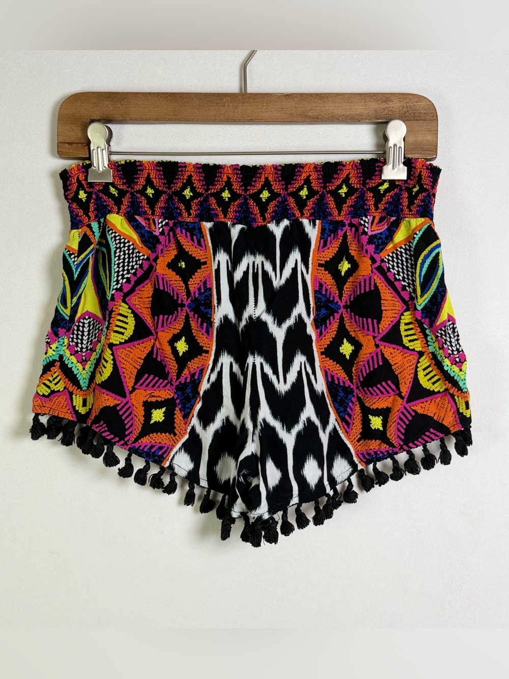 Trina Turk Women’s Sz S Boho Geometric Print Pom Pom Tassel Festival Shorts - Picture 8 of 10